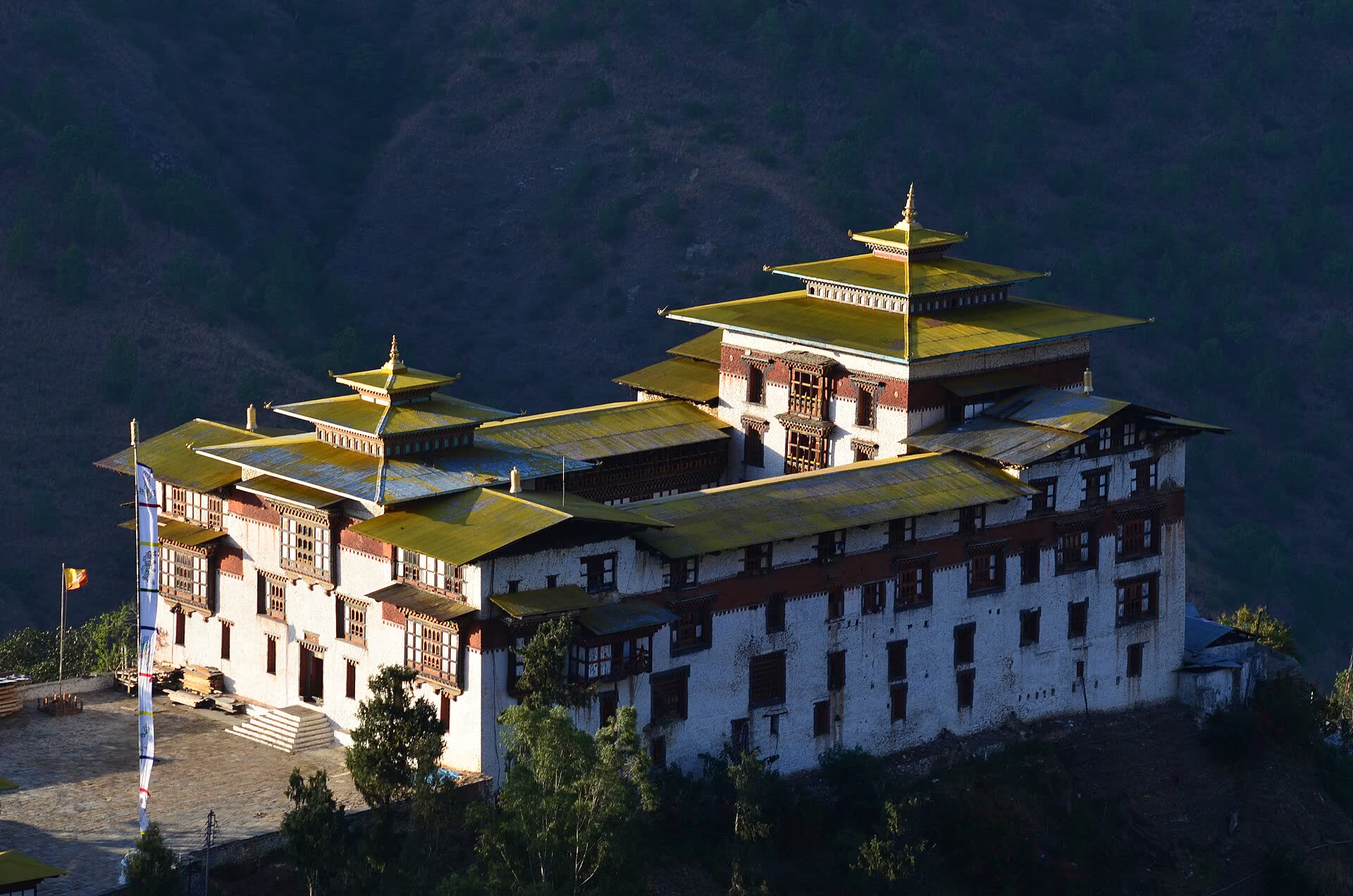 Grand Bhutan: West to East